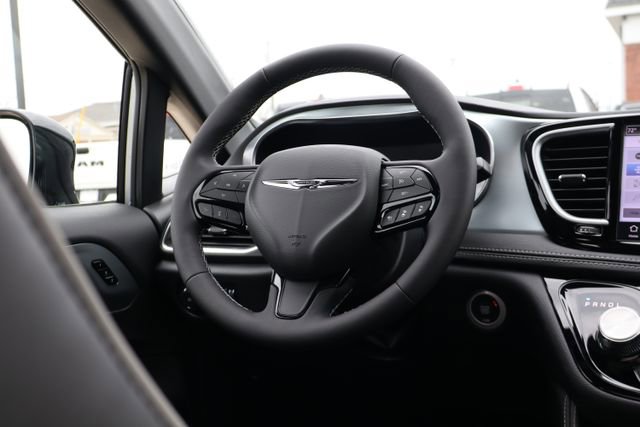 New 2026 Chrysler Pacifica Limited FWD image 59