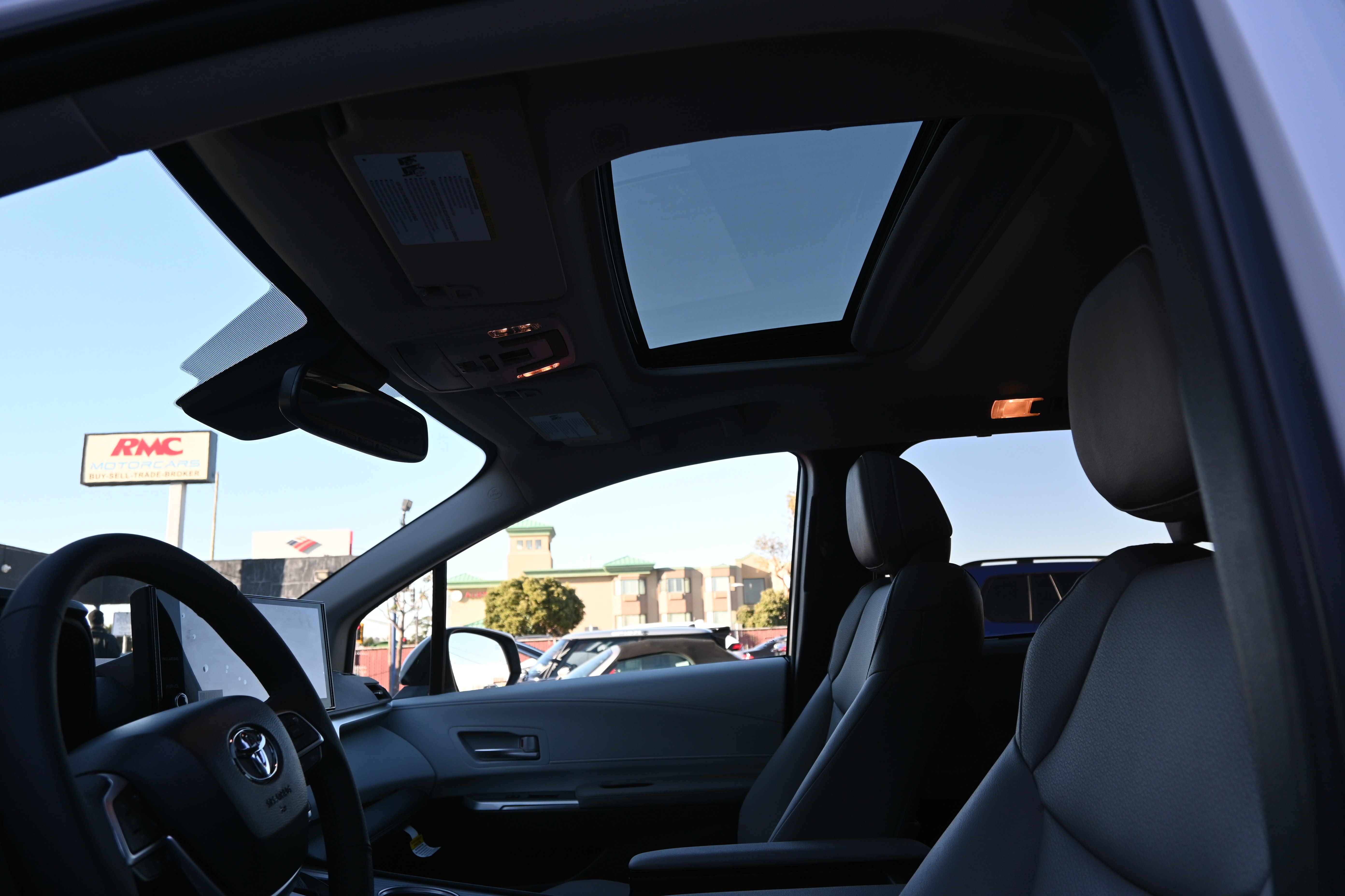 Used 2026 Toyota Sienna XLE image 22