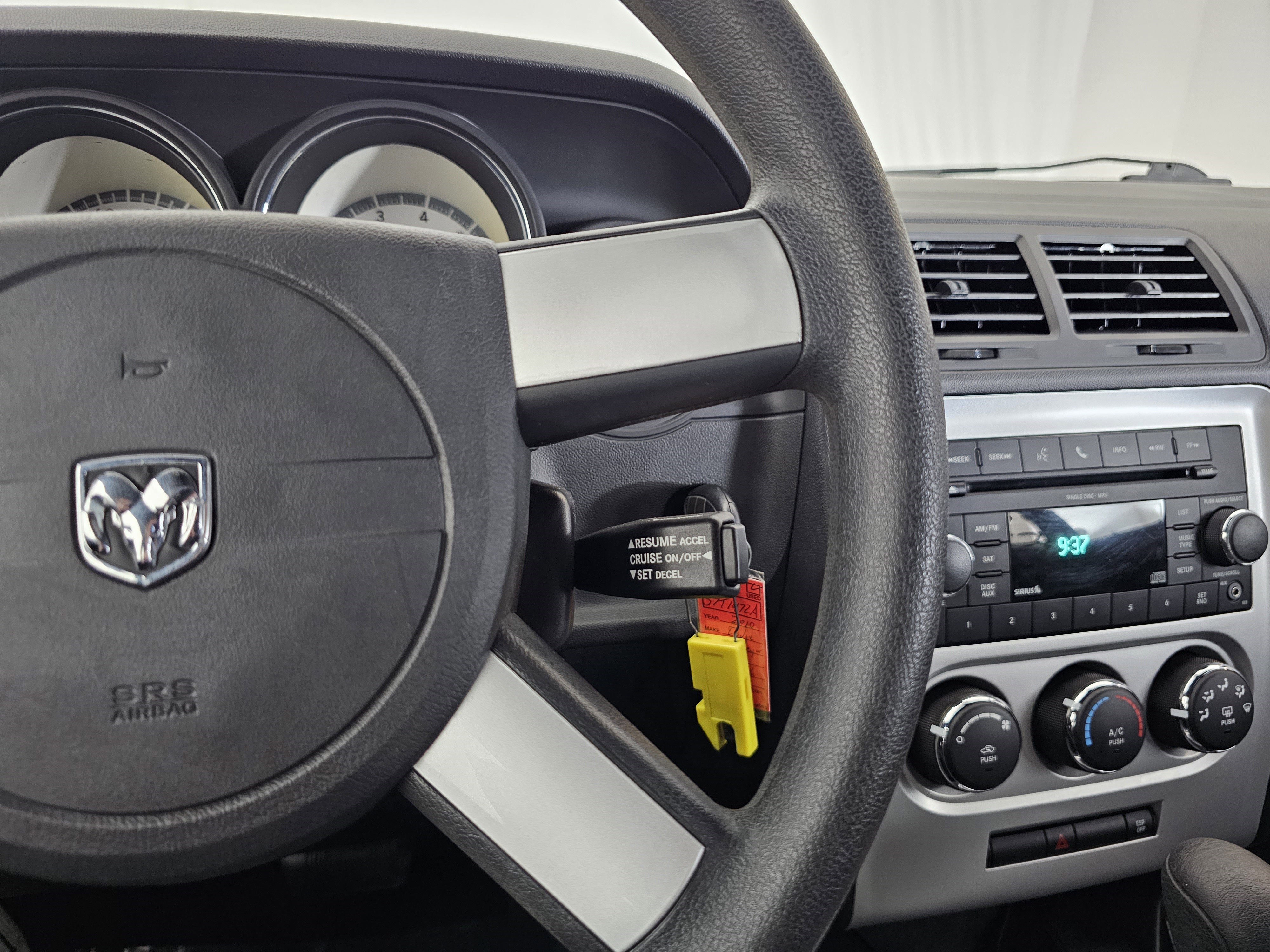 Used 2010 Dodge Challenger SE image 34