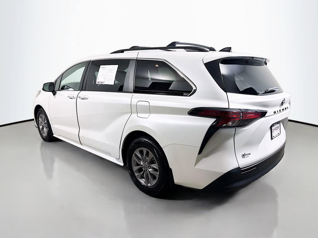 Certified 2022 Toyota Sienna XLE FWD image 5