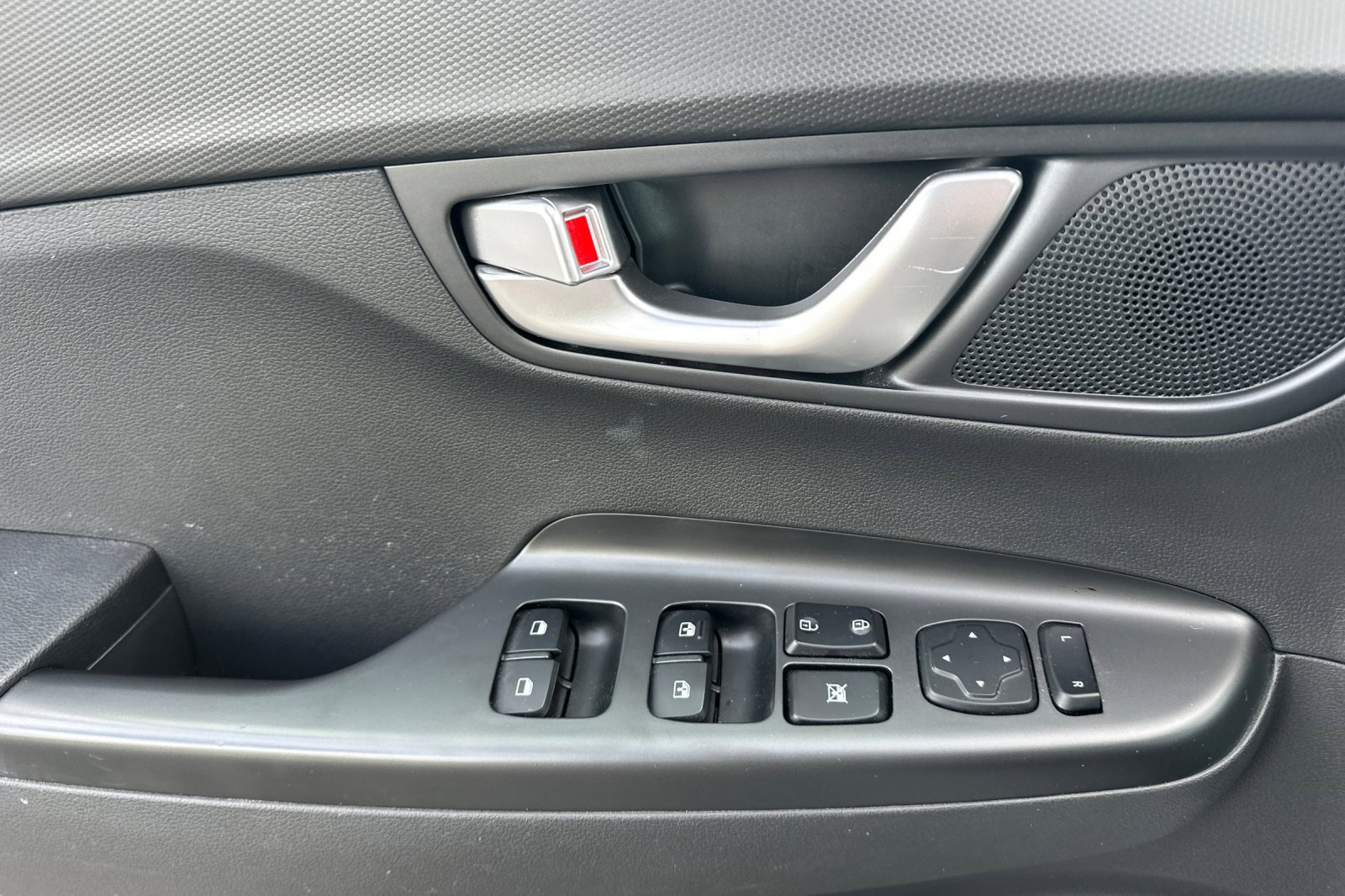 Used 2023 Hyundai Kona SE w/ Cargo Package FWD image 11