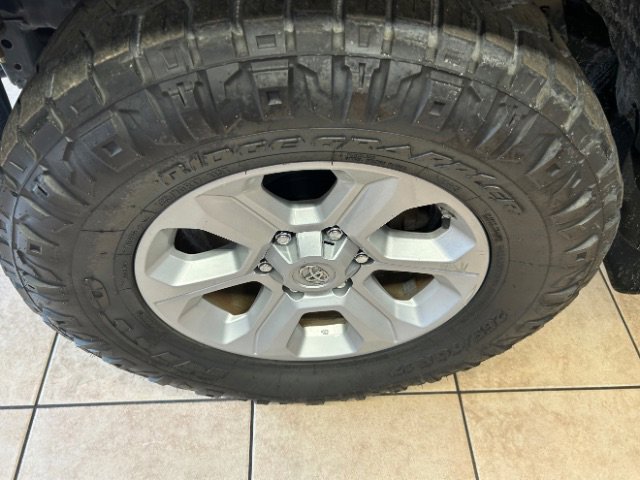 Used 2016 Toyota 4Runner SR5 AWD/4WD image 19