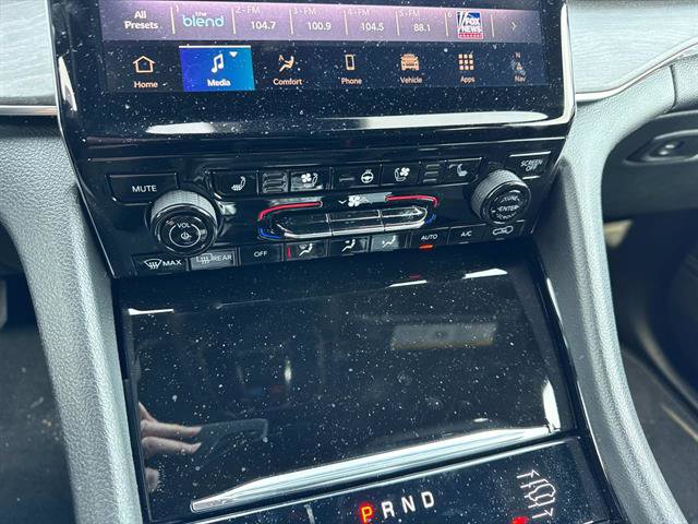 Certified 2025 Jeep Grand Cherokee Overland w/ Luxury Tech Group IV image 20