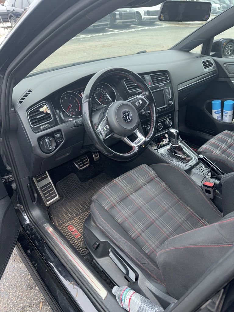 Used 2017 Volkswagen Golf 4-Door FWD image 7