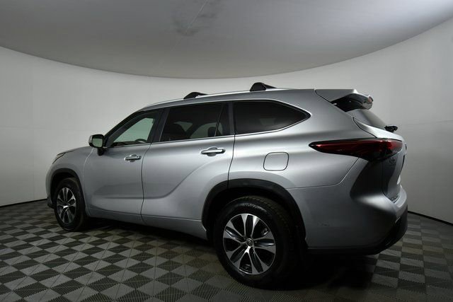 Used 2023 Toyota Highlander XLE image 14