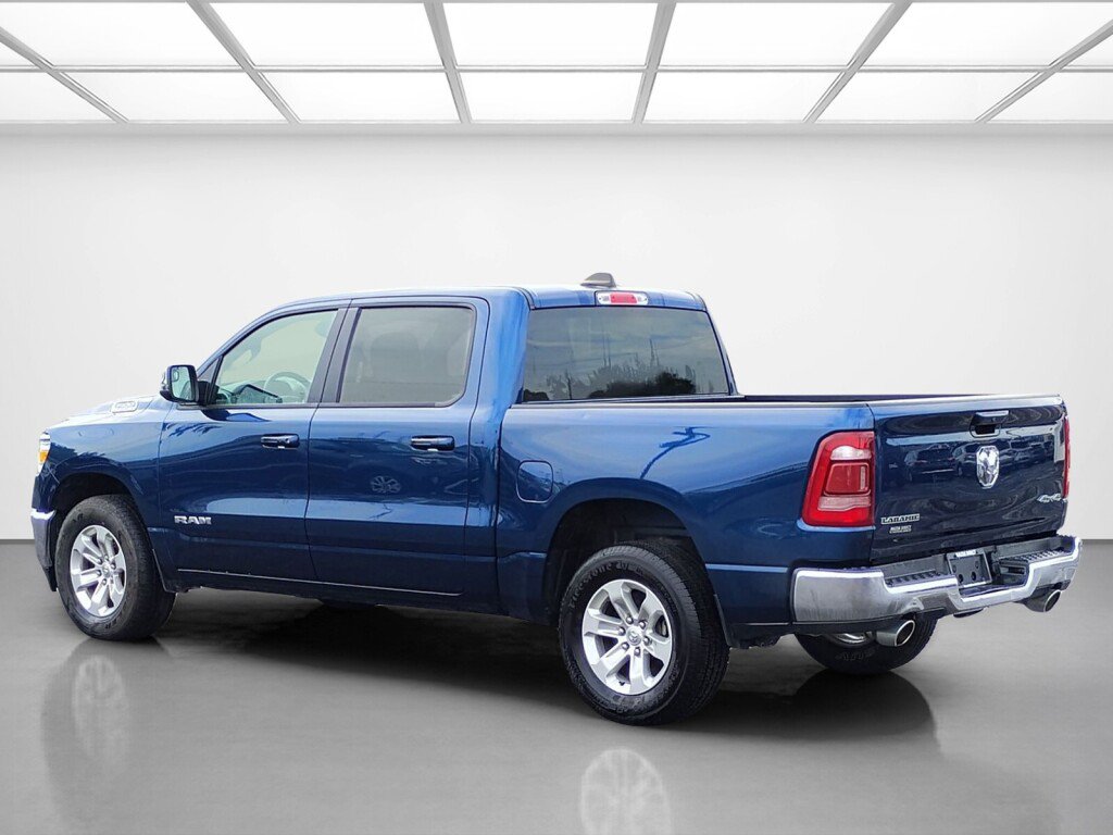 Used 2024 RAM 1500 Laramie AWD/4WD image 3