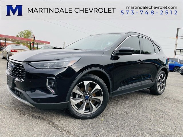 Used 2023 Ford Escape Platinum image 1