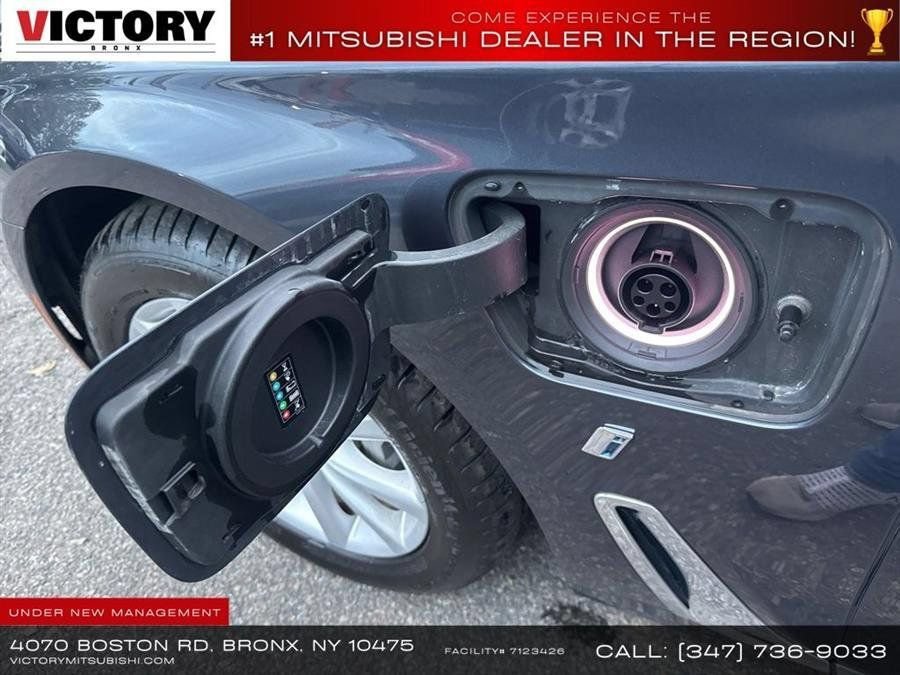 Used 2019 BMW 740e xDrive w/ Executive Package AWD/4WD image 32