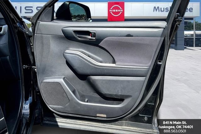 Used 2024 Toyota Highlander LE image 26