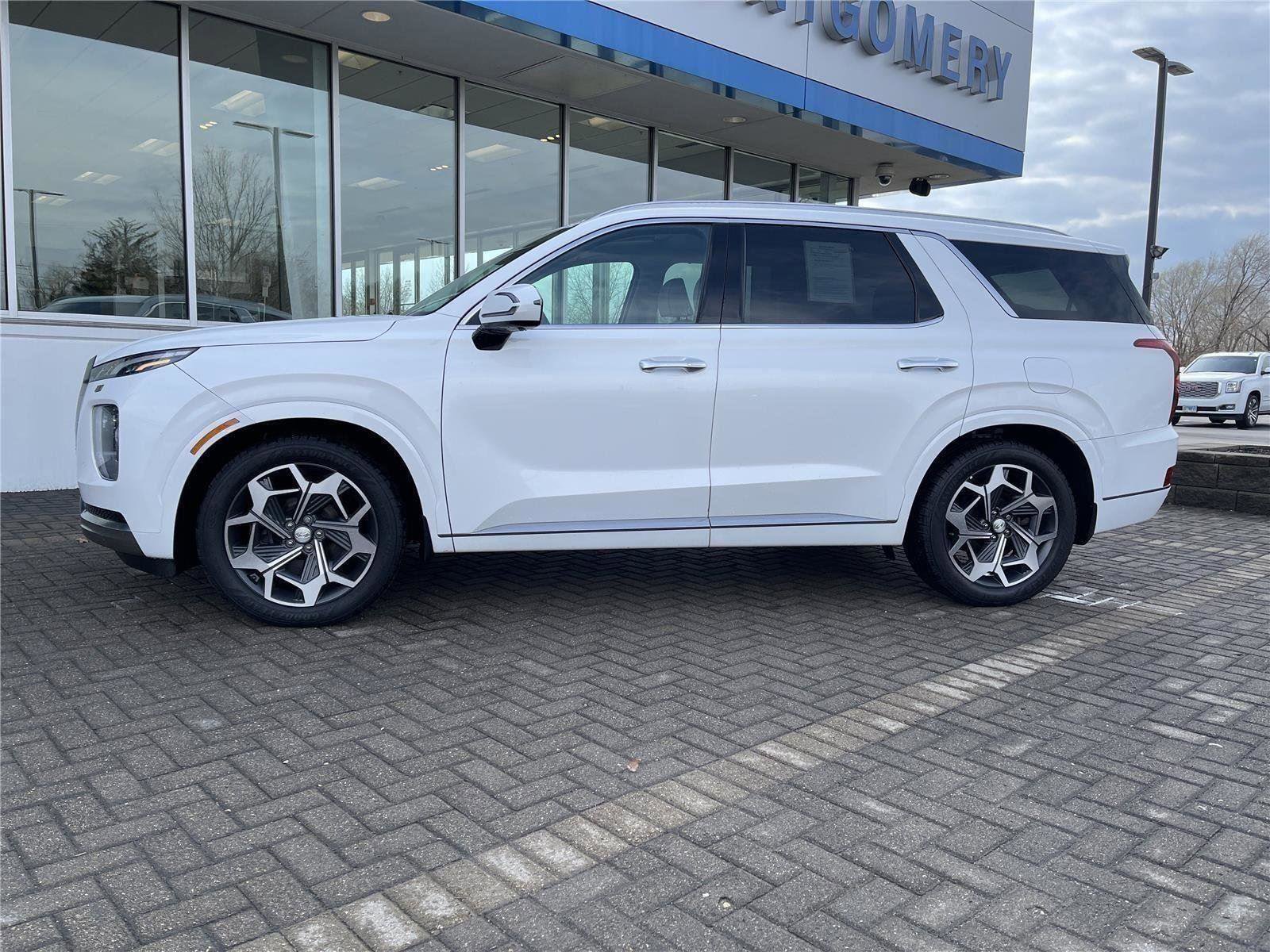 Used 2022 Hyundai Palisade Calligraphy w/ Winter Package image 2