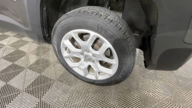 Used 2018 Jeep Renegade Latitude AWD/4WD image 22