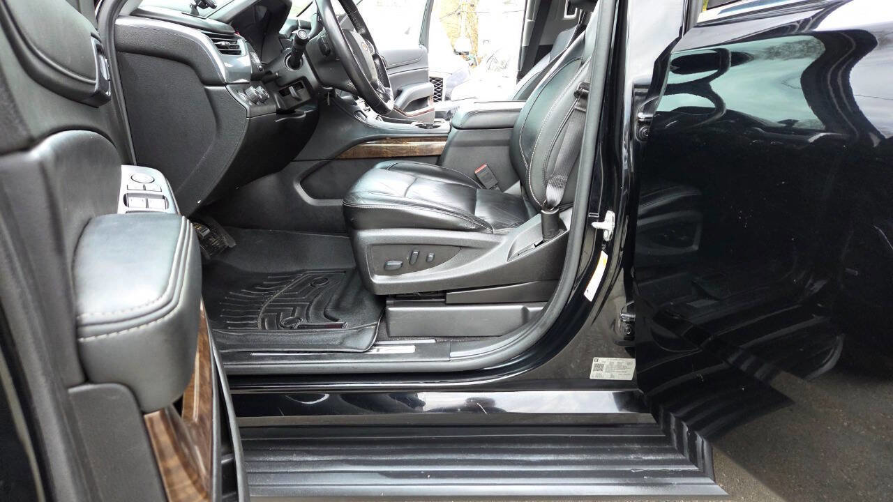 Used 2019 Chevrolet Suburban LT AWD/4WD image 27