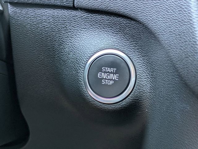 Certified 2025 Volvo XC40 B5 Core AWD/4WD image 34