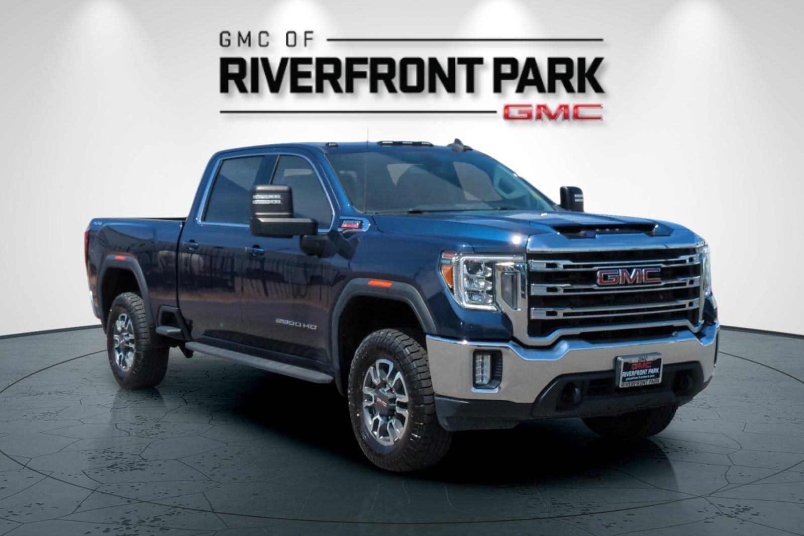 Used 2021 GMC Sierra 2500 SLE w/ SLE Value Package; AWD/4WD image 2