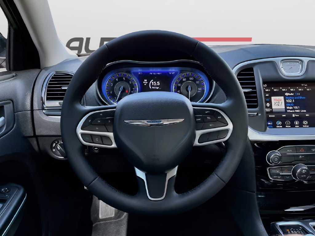 Used 2023 Chrysler 300 Touring RWD image 11