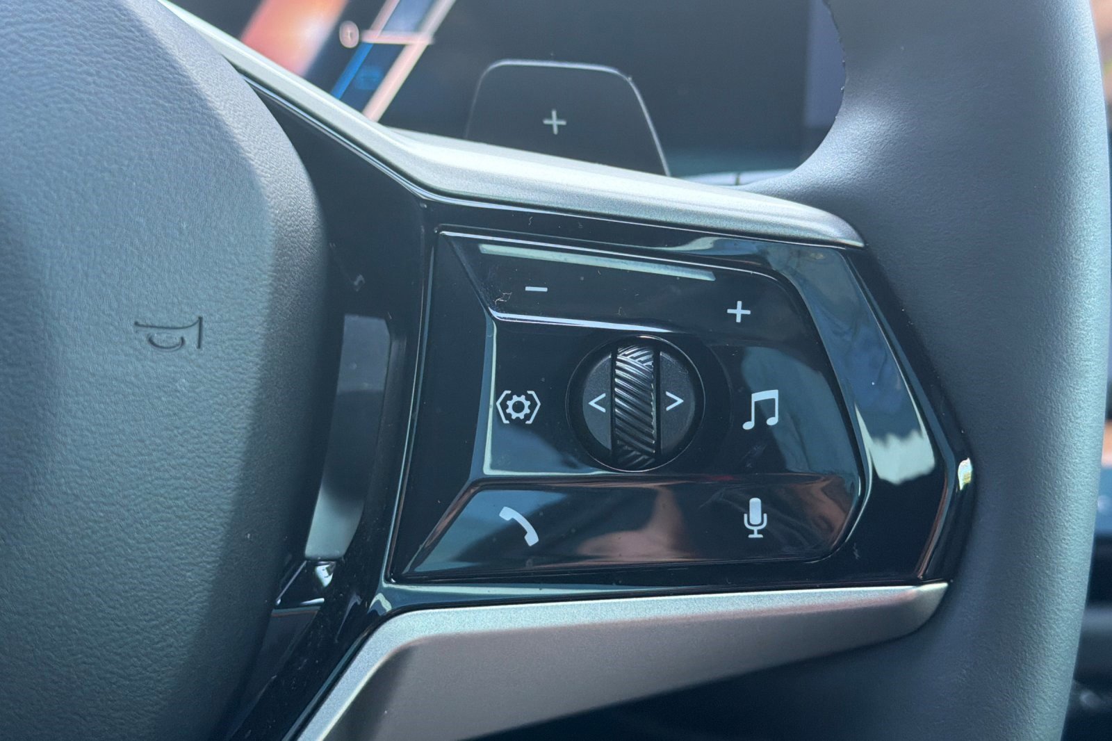 Used 2025 BMW X3 xDrive30i w/ Premium Package image 31