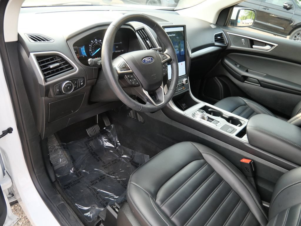 Used 2024 Ford Edge SEL w/ Convenience Package AWD/4WD image 3