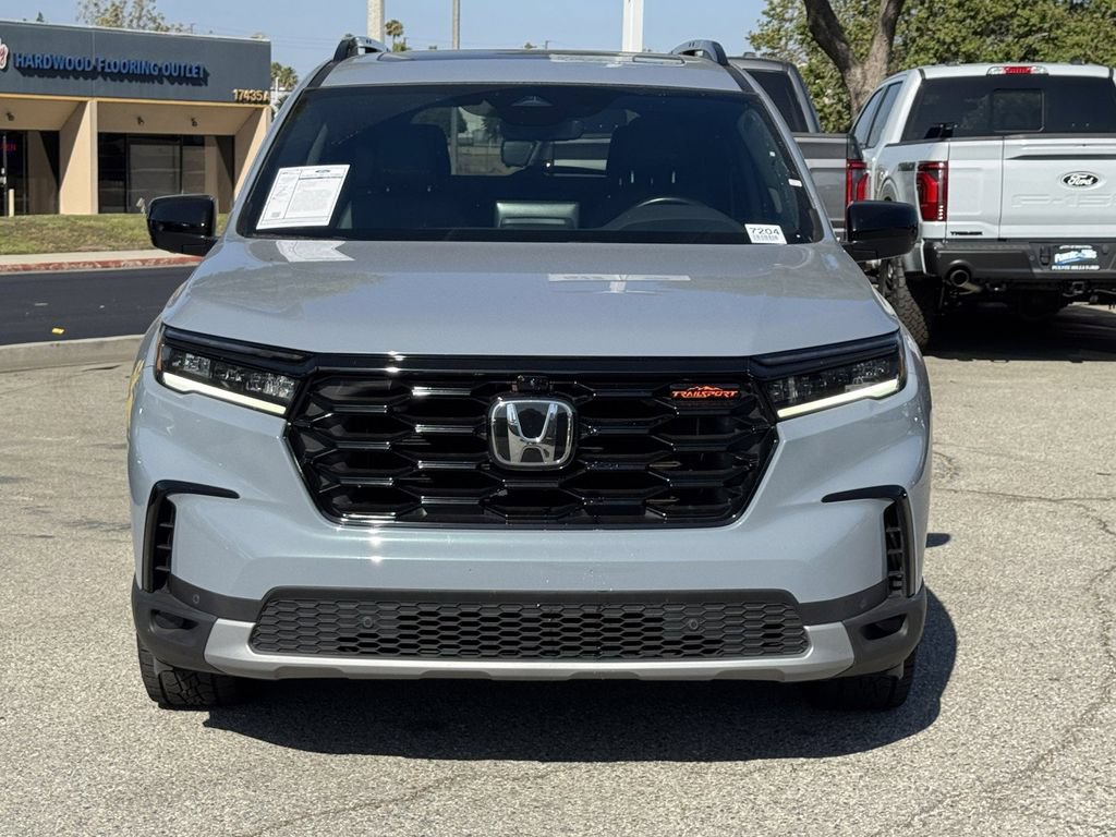 Used 2025 Honda Pilot TrailSport image 2