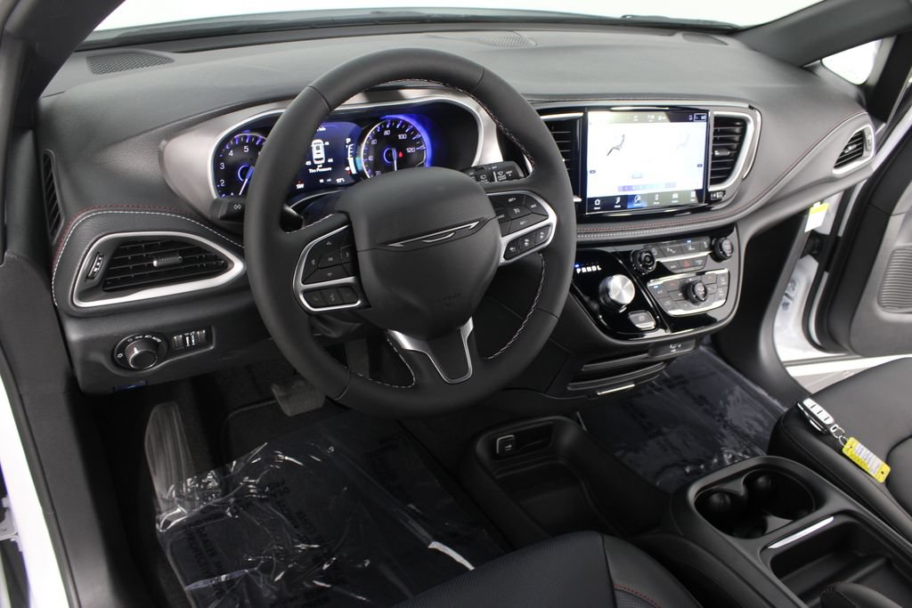 New 2027 Chrysler Pacifica Select FWD image 8