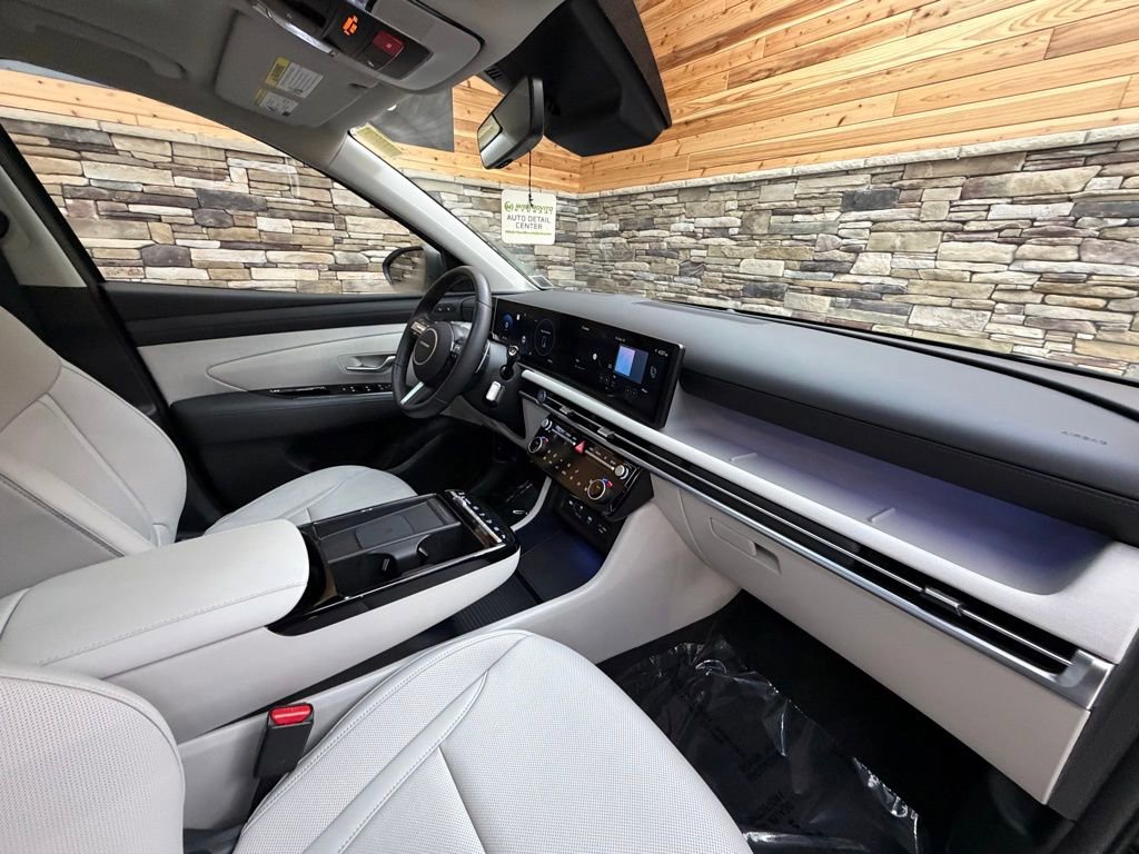 Used 2025 Hyundai Tucson Limited image 18