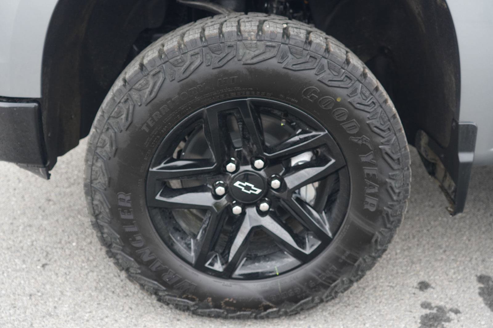 New 2026 Chevrolet Silverado 1500 Custom Trail Boss w/ LPO, Dark Essentials Package AWD/4WD image 10