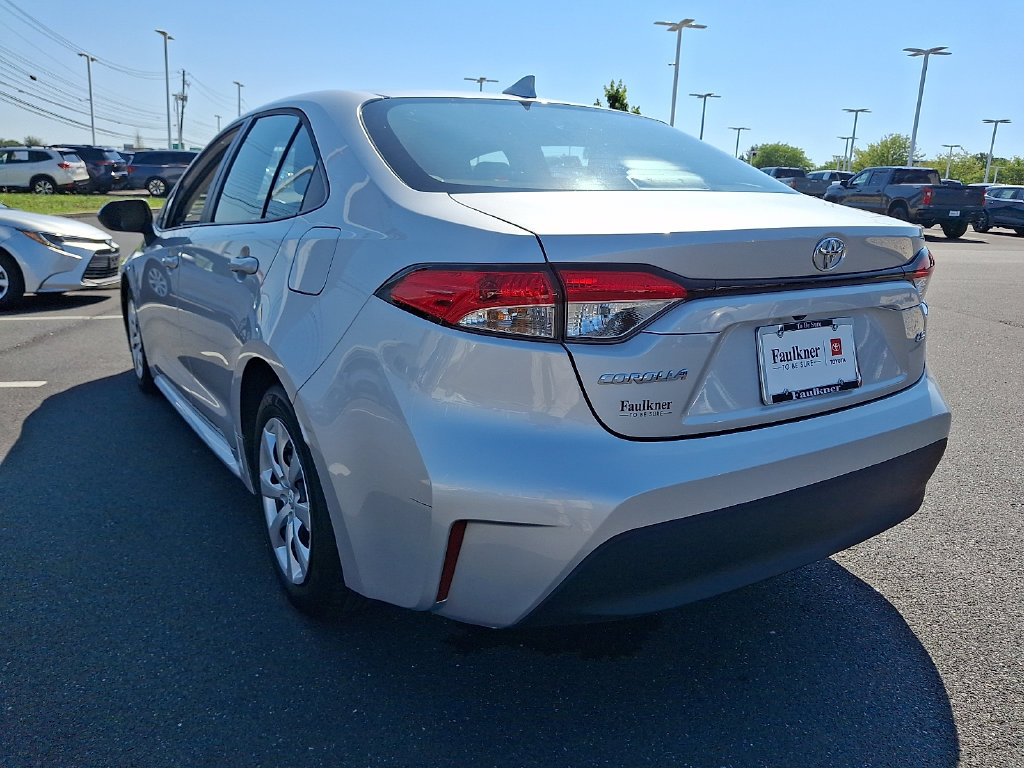 Certified 2025 Toyota Corolla LE FWD image 5