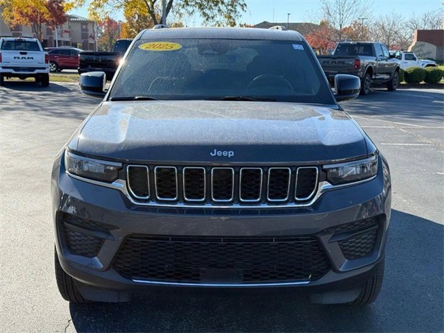 Used 2025 Jeep Grand Cherokee Laredo X image 9