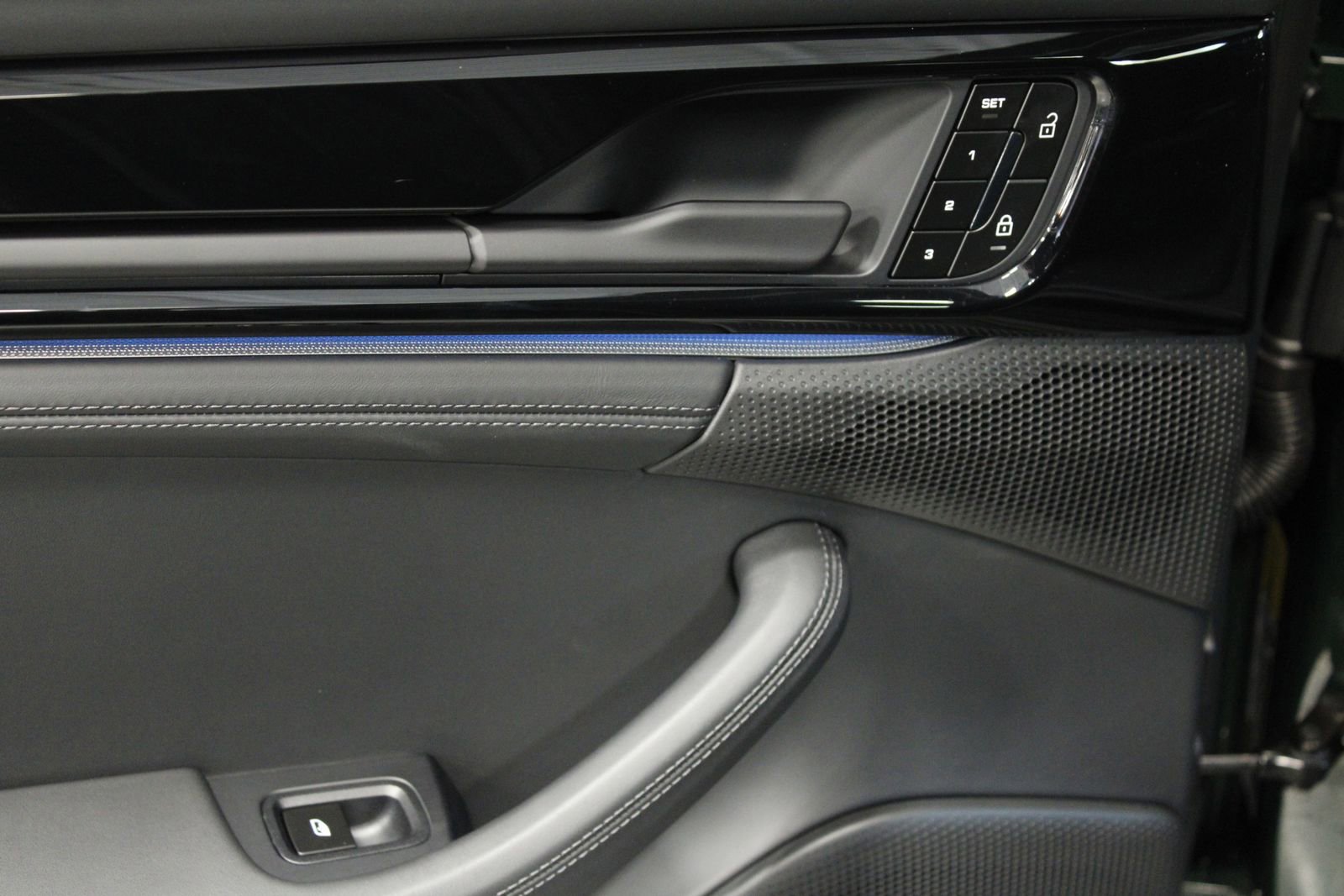 Used 2025 Porsche Panamera 4 image 41