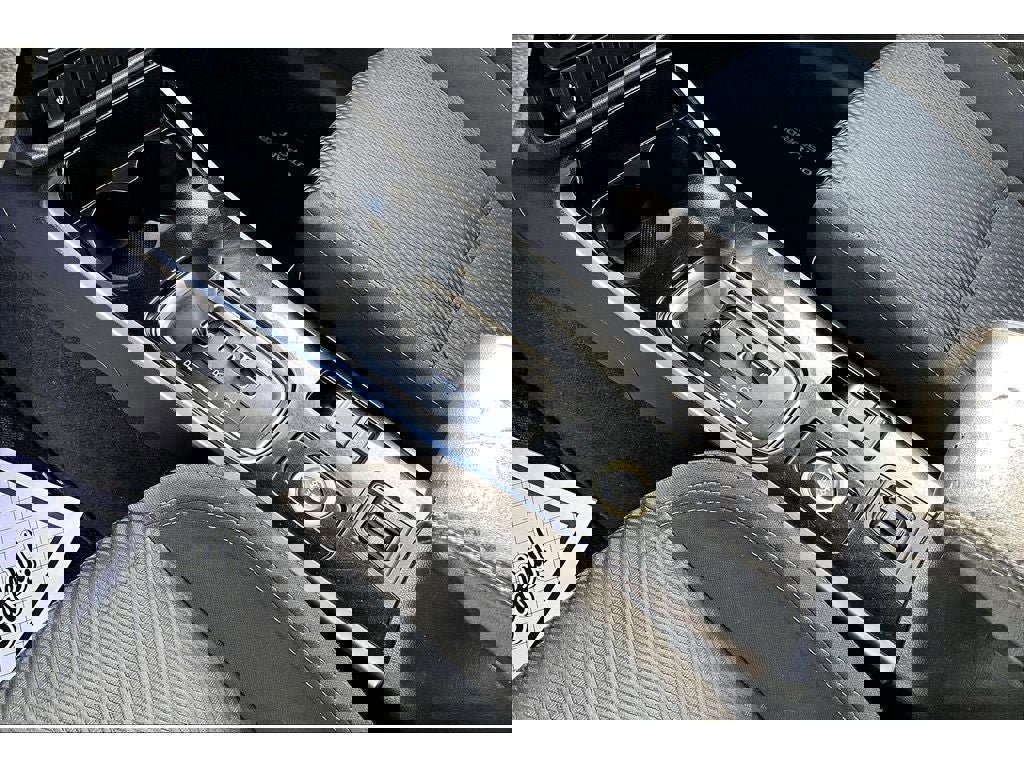 Used 2020 Mitsubishi Outlander ES image 15