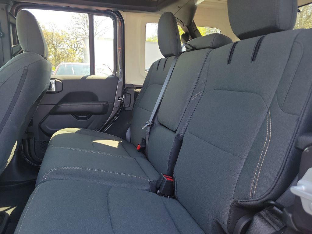 Certified 2025 Jeep Wrangler Unlimited Sahara AWD/4WD image 9