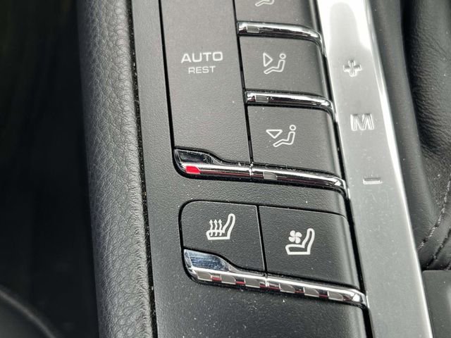 Used 2020 Porsche Macan Turbo image 18