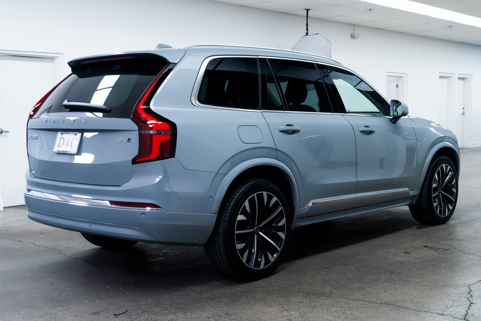 Used 2025 Volvo XC90 B6 Plus image 6