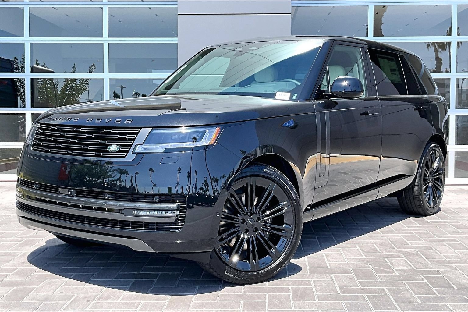 New 2026 Land Rover Range Rover Long Wheelbase SE AWD/4WD image 1