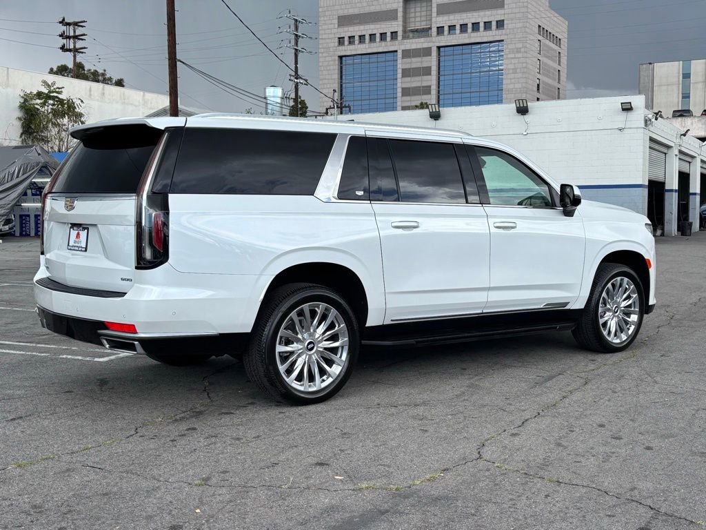 Used 2024 Cadillac Escalade ESV Premium Luxury AWD/4WD image 4