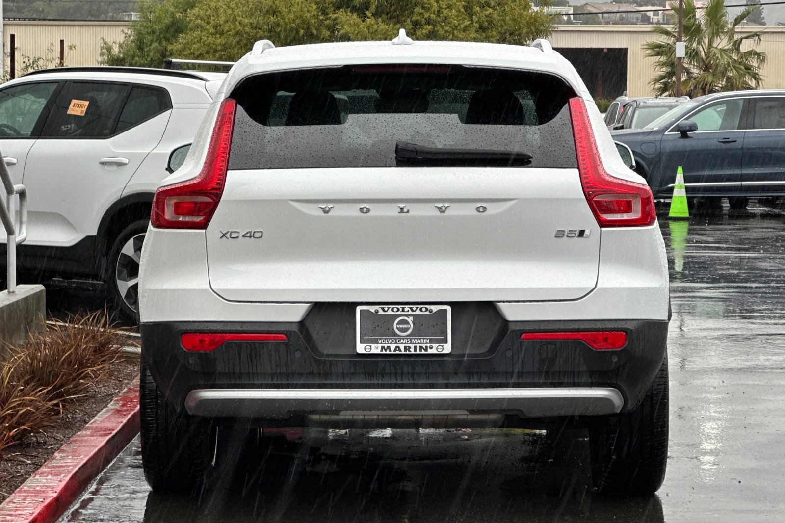 Used 2023 Volvo XC40 B5 Ultimate w/ Protection Package Premier image 7