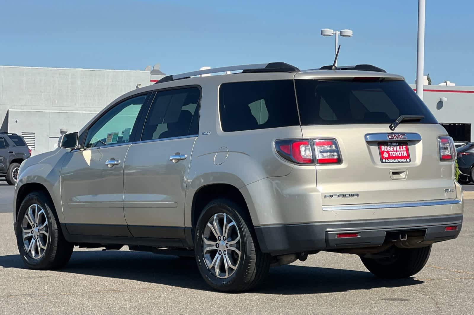 Used 2016 GMC Acadia SLT w/ Open Road Package AWD/4WD image 7