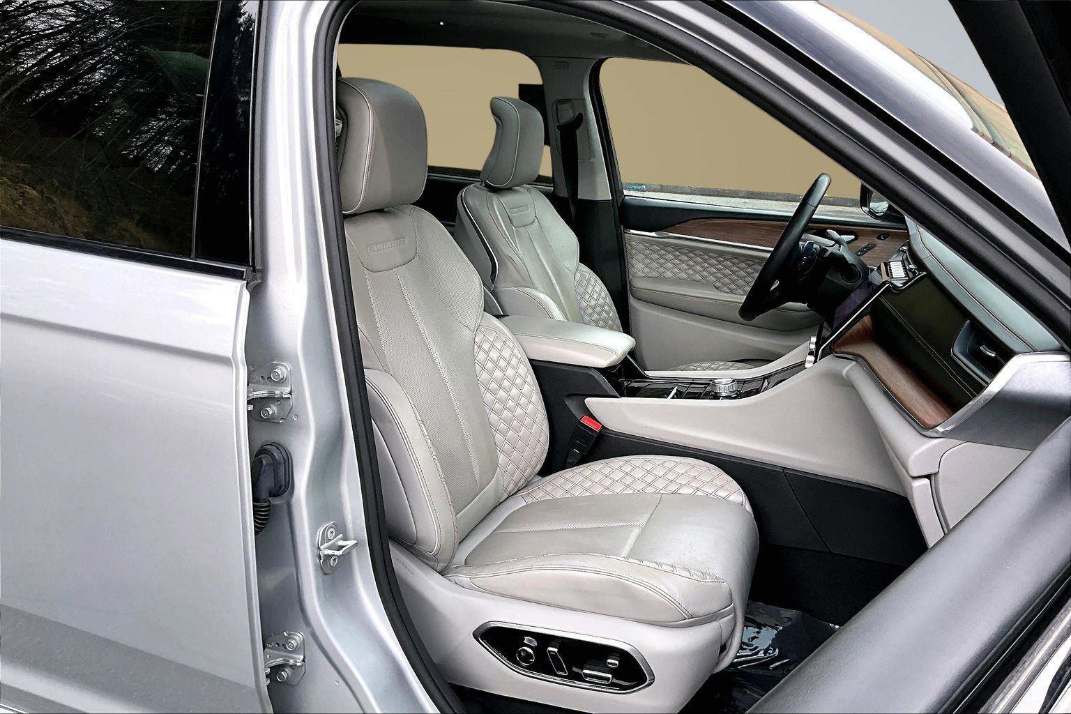 Used 2022 Jeep Grand Cherokee L Summit w/ Advanced Protech Group IV image 8