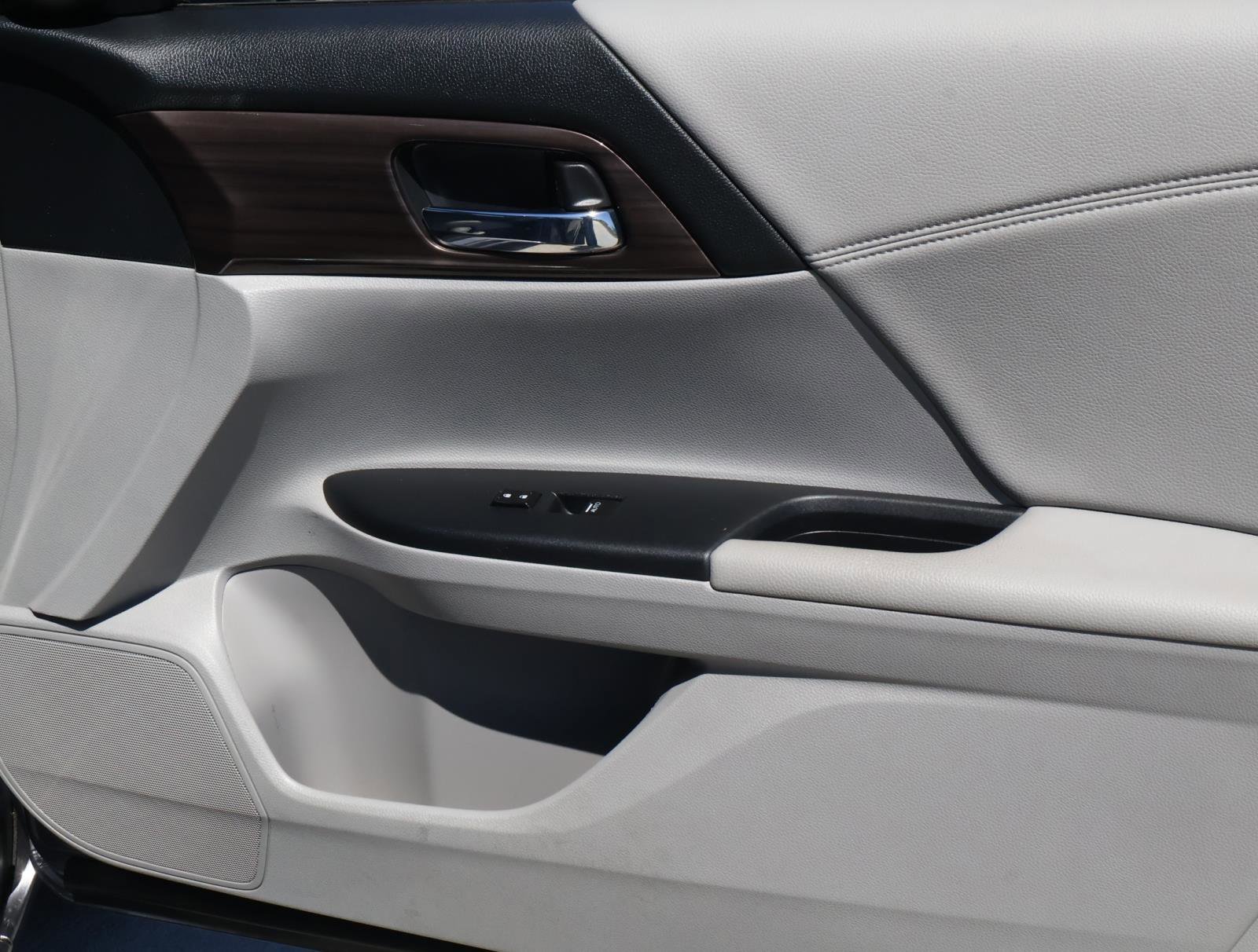 Used 2017 Honda Accord EX-L image 15