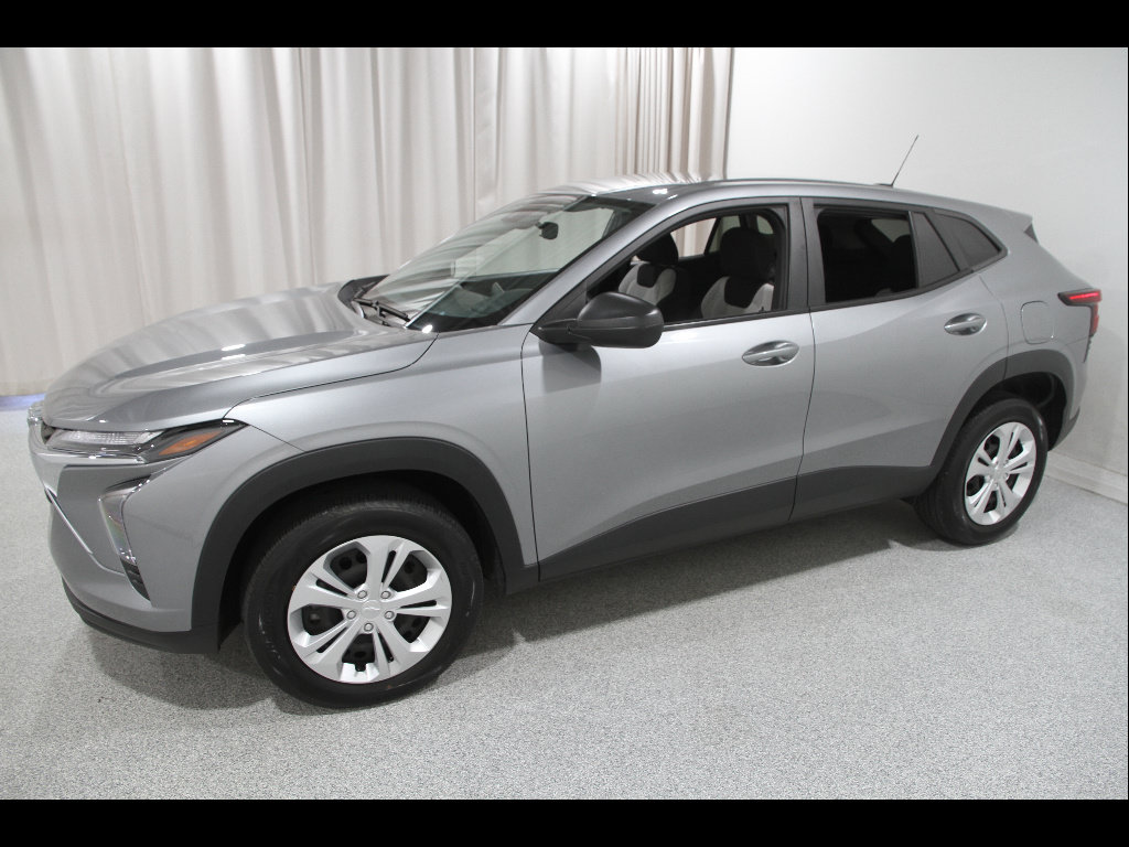 Certified 2024 Chevrolet Trax LS w/ Driver Confidence Package FWD image 3
