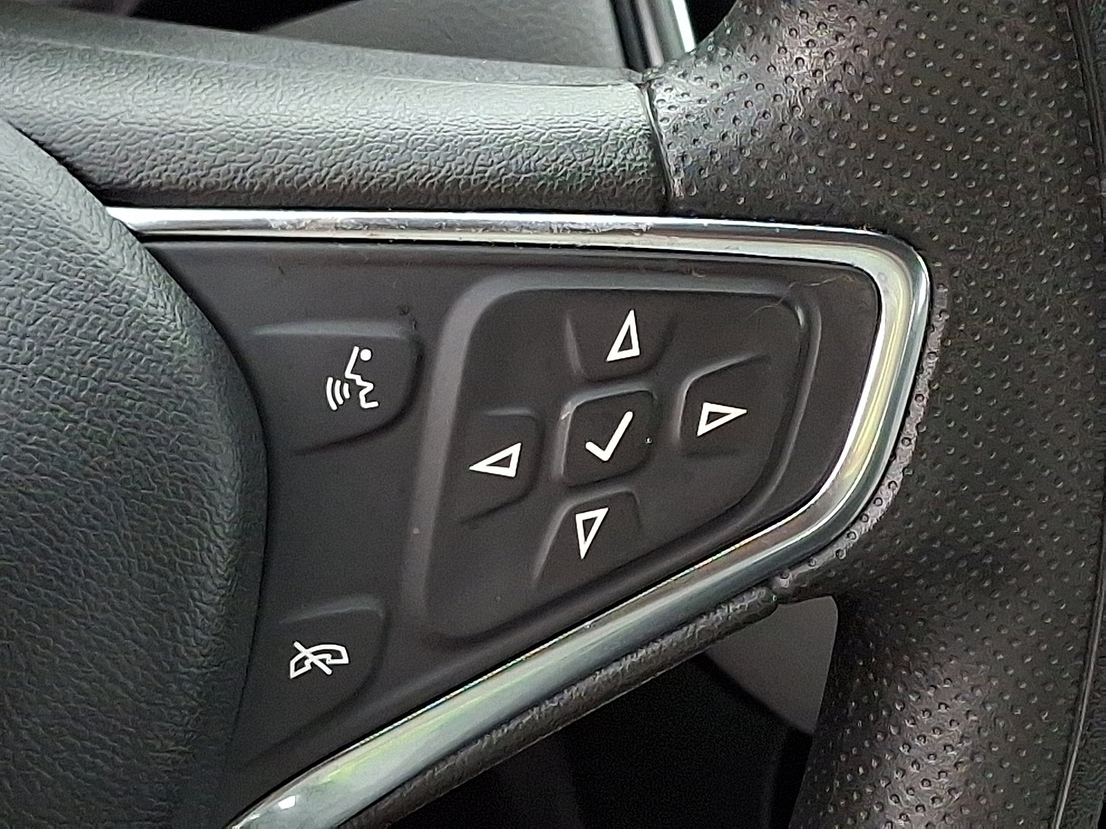 Used 2021 Chevrolet Equinox LS image 21