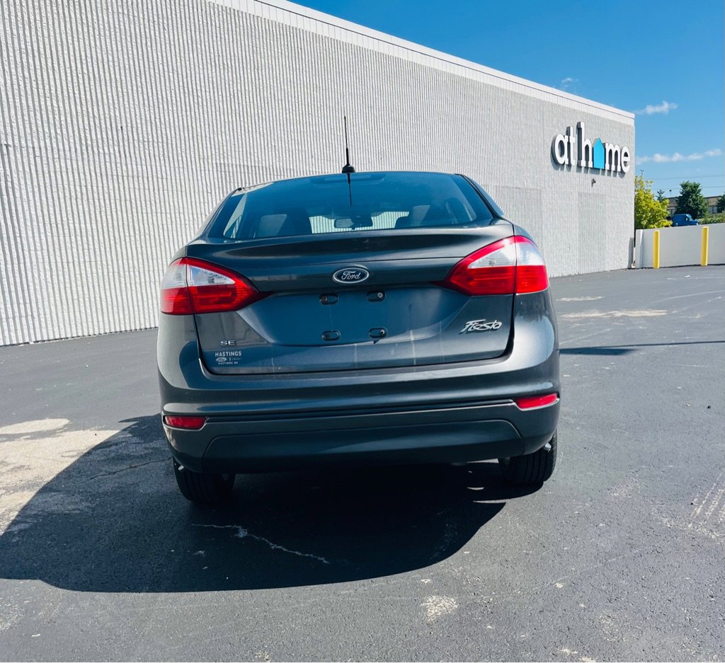 Used 2016 Ford Fiesta SE image 4