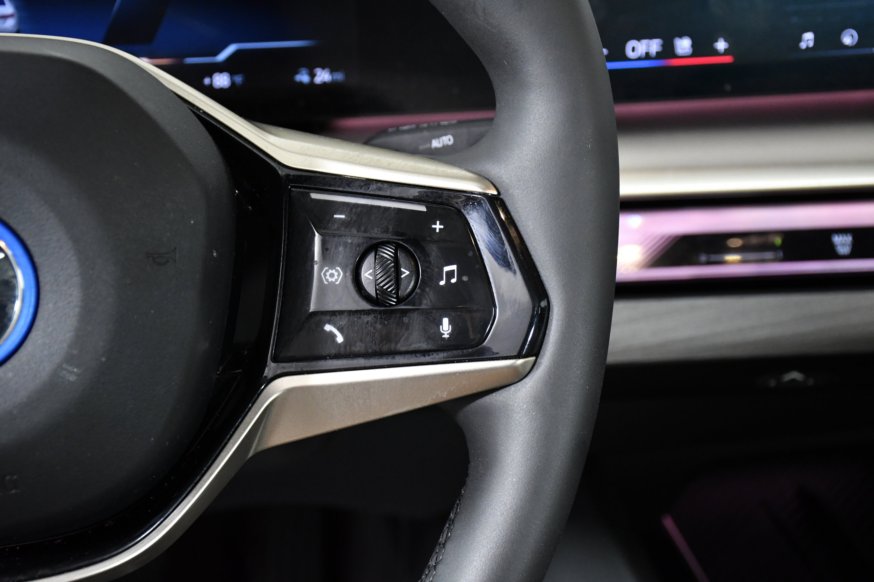 Used 2025 BMW i5 eDrive40i w/ Executive Package image 13