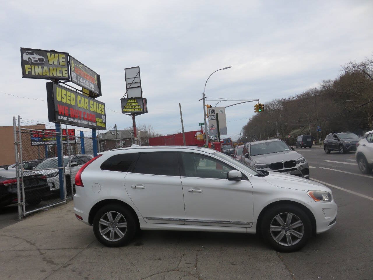 Used 2016 Volvo XC60 T6 Platinum AWD/4WD image 9
