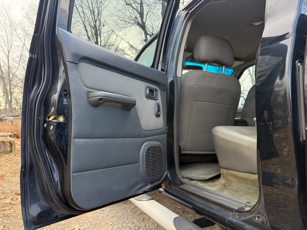 Used 2002 Nissan Frontier SE image 34