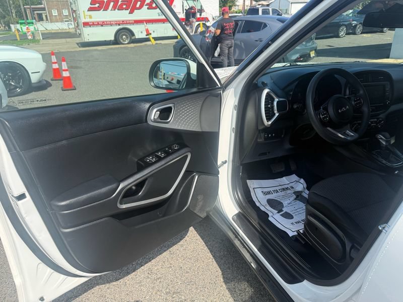 Used 2023 Kia Soul LX w/ LX Technology Package FWD image 15