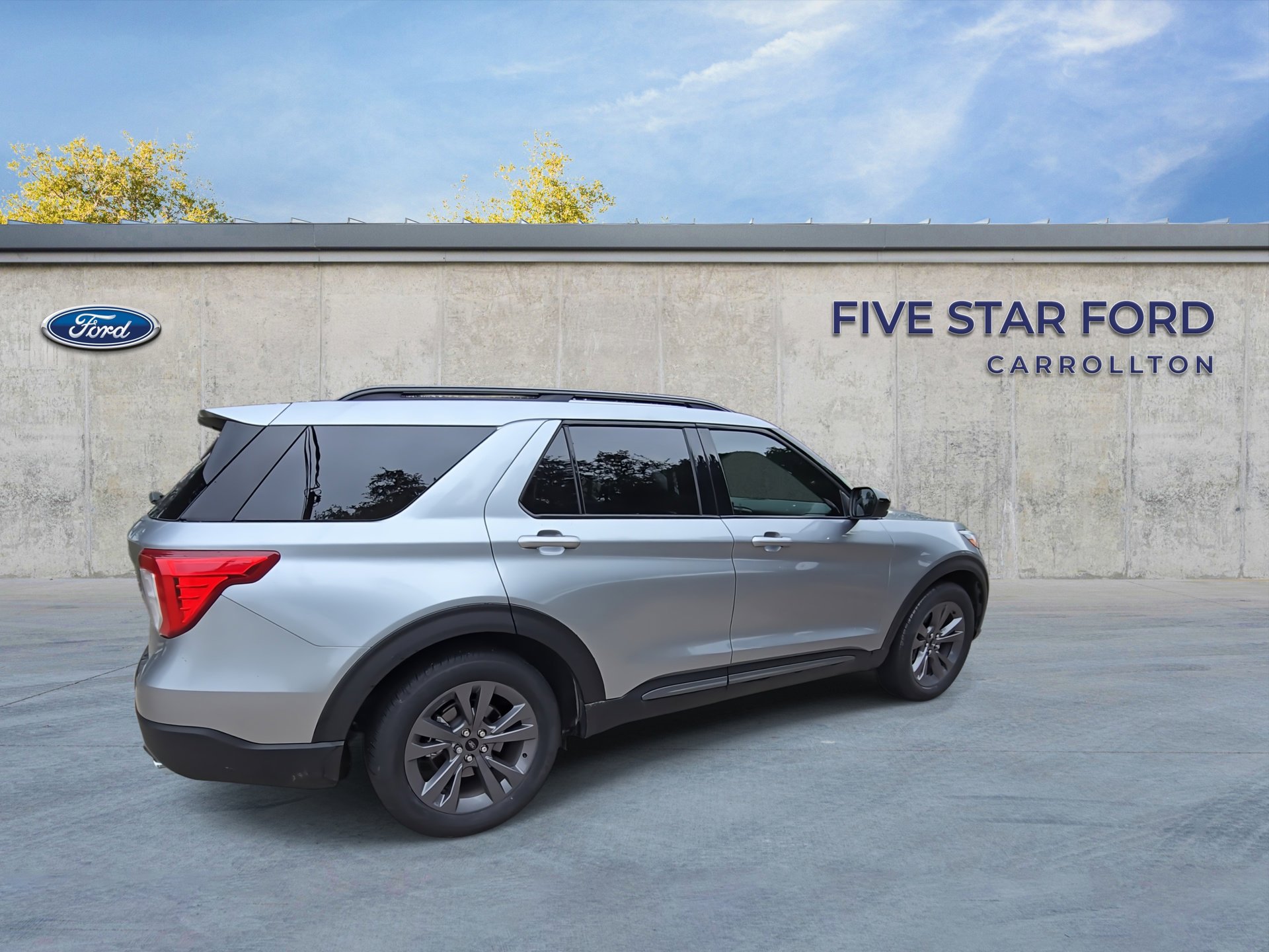 Certified 2022 Ford Explorer XLT w/ Equipment Group 202A RWD image 8