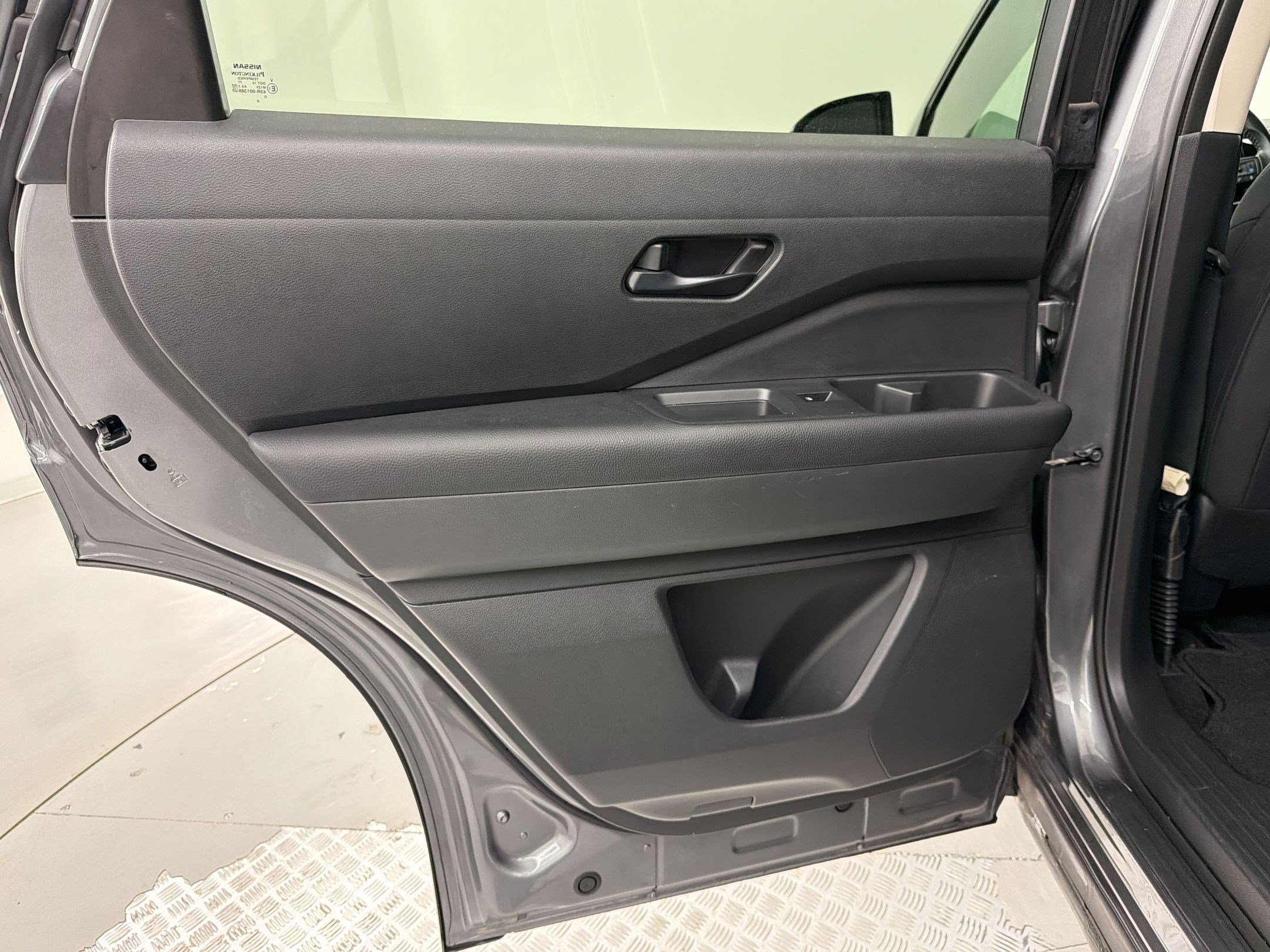 Used 2024 Nissan Pathfinder SV FWD image 27