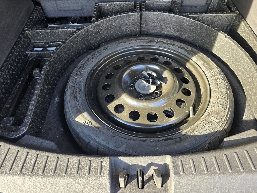 Used 2017 Ford Escape Titanium image 30