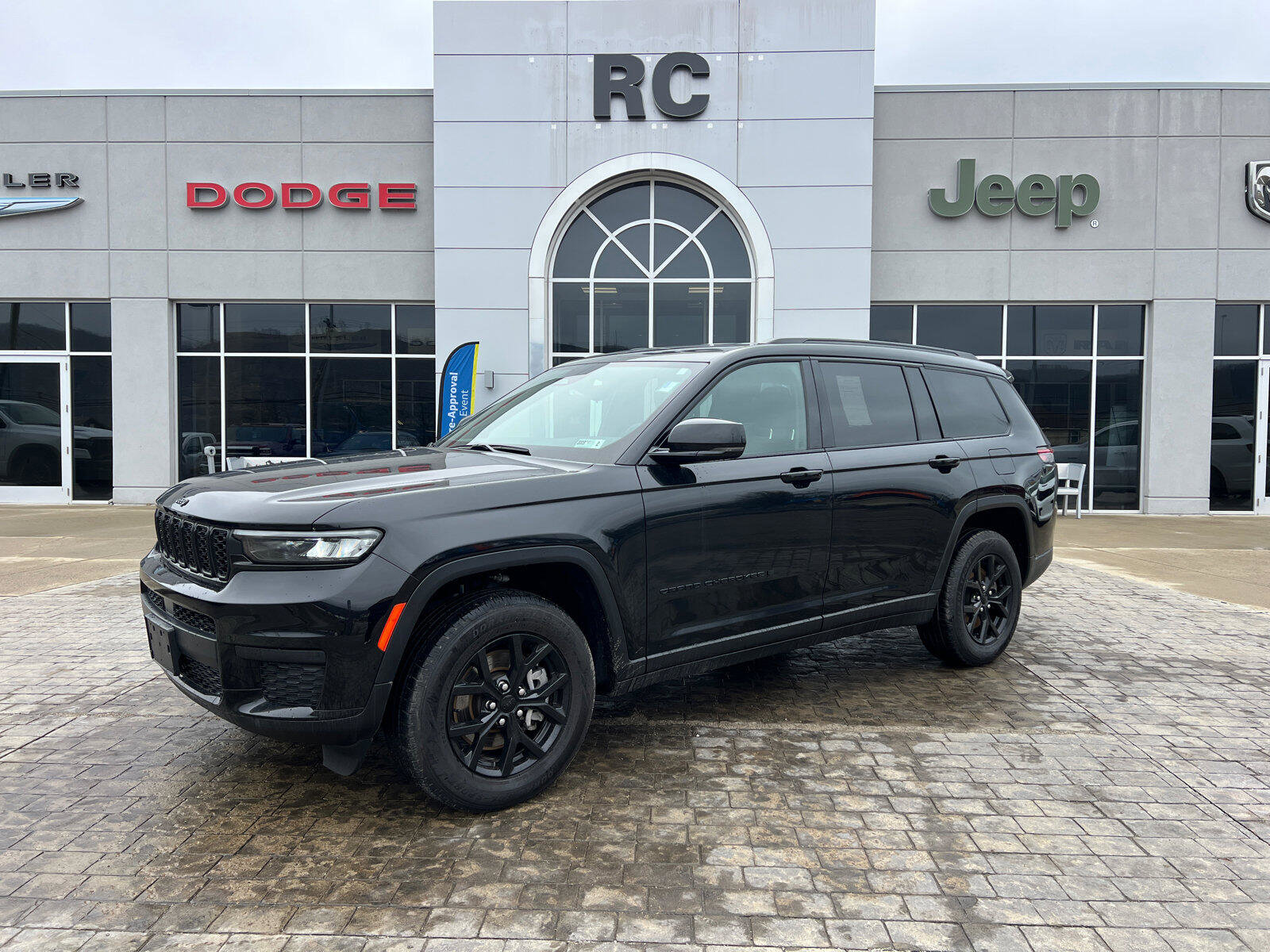 Used 2024 Jeep Grand Cherokee L Laredo