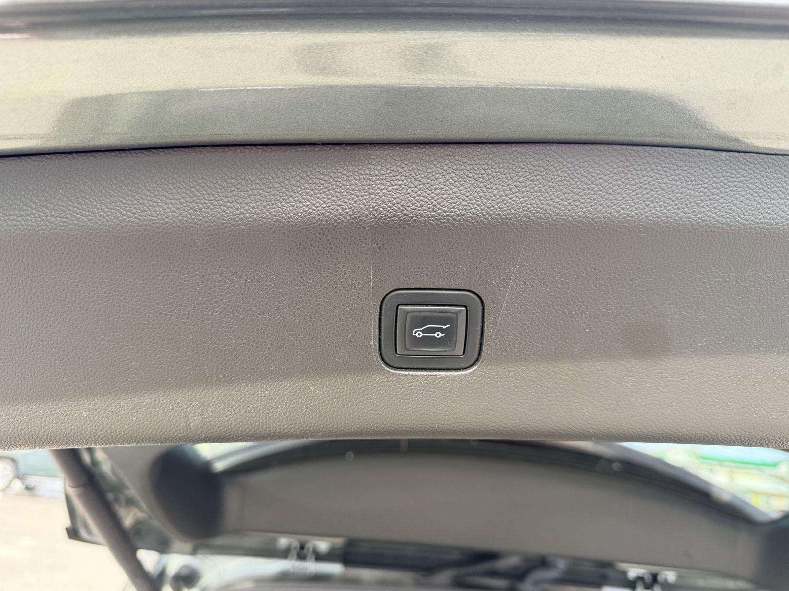 Used 2023 Buick Enclave Essence image 17